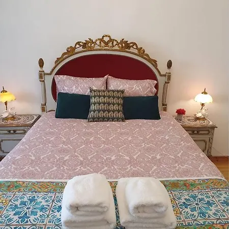 Charming Clérigos *